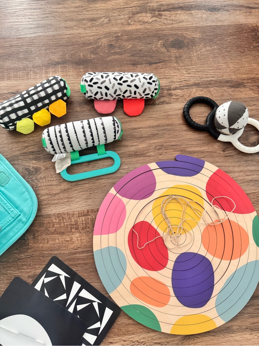 LOVEVERY The Looker Play Kit - Weeks 0-12+ - Picture 4 of 4